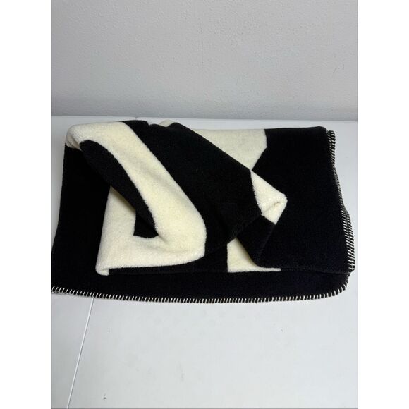 Elite Team Cristiano Ronaldo 7 Fleece Blanket Black Cream Made in USA 49” X 58” - Picture 9 of 9